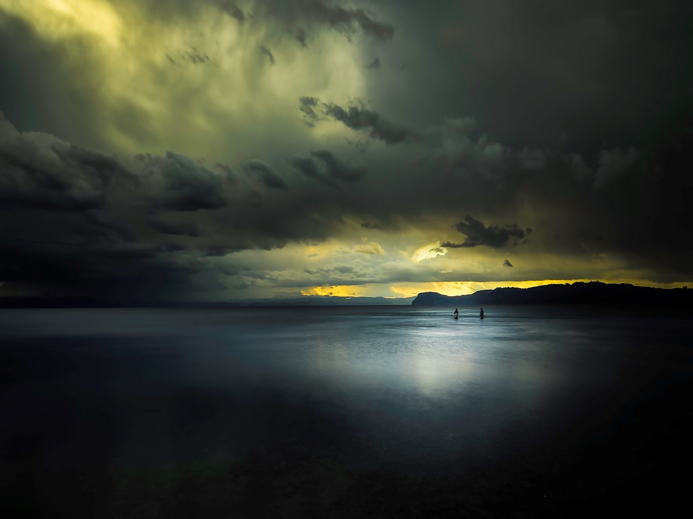 Waitahanui Fishermen, by Peter Beazley