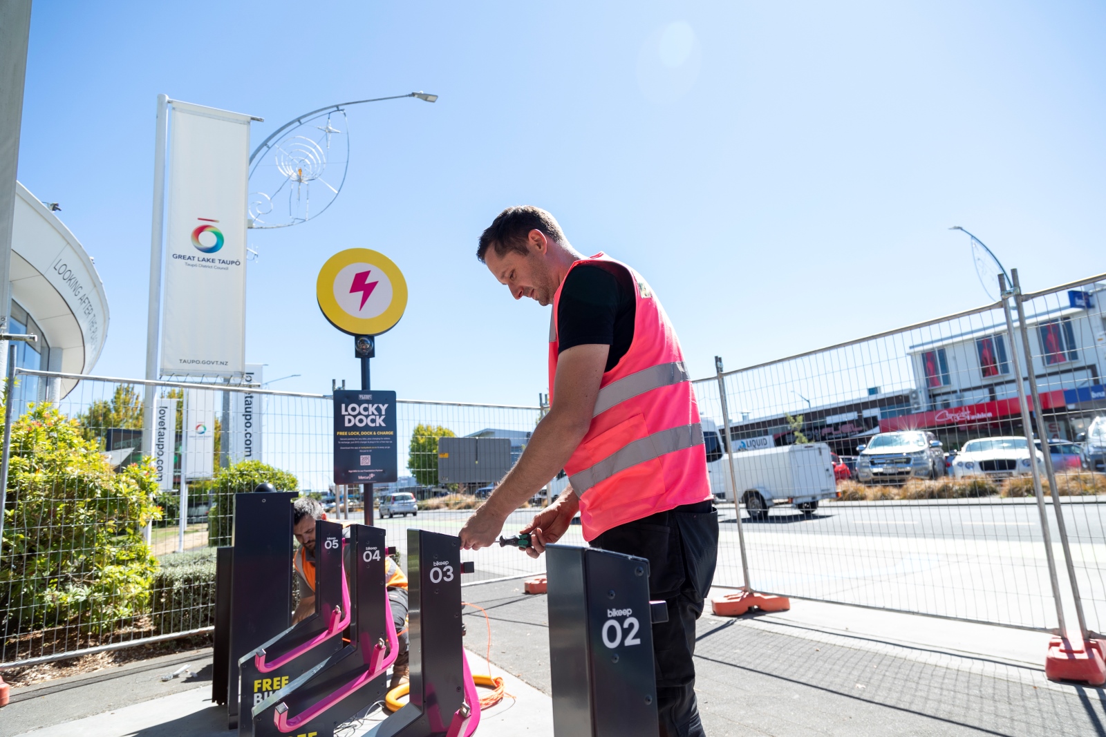 Rob Henderson from Locky Docks installing the new station outside Taupō Customer and Visitor Information Centre